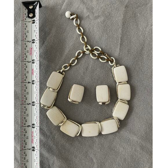 Set/2 Vintage White Textured Necklace and Earring Sets Lisner and Trifari Marked - Picture 3 of 11